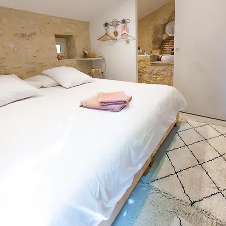 B&B Le Domaine Sainte Raffine, Piscine, Charme Et Insolite Belveze