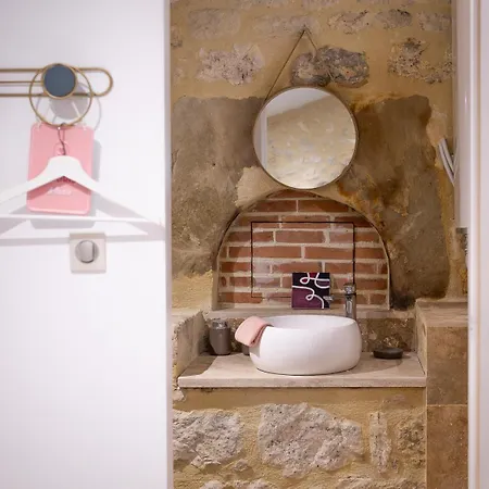 Le Domaine Sainte Raffine, Piscine, Charme Et Insolite B&B 3*