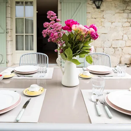 Le Domaine Sainte Raffine, Piscine, Charme Et Insolite B&B Belveze