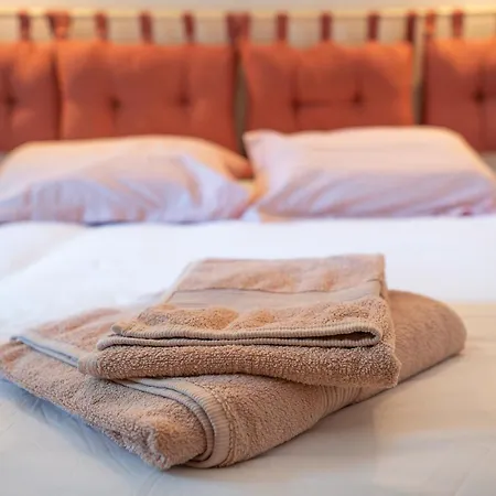 B&B Le Domaine Sainte Raffine, Piscine, Charme Et Insolite