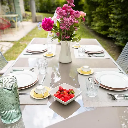 Le Domaine Sainte Raffine, Piscine, Charme Et Insolite B&B 3*