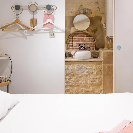 B&B Le Domaine Sainte Raffine, Piscine, Charme Et Insolite Belveze