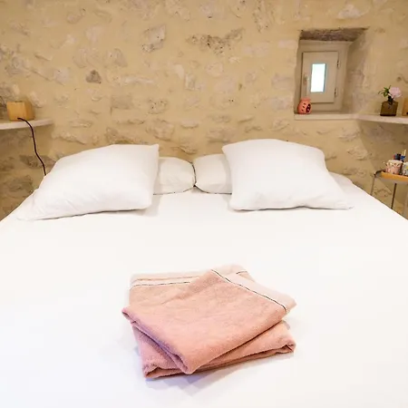 Le Domaine Sainte Raffine, Piscine, Charme Et Insolite