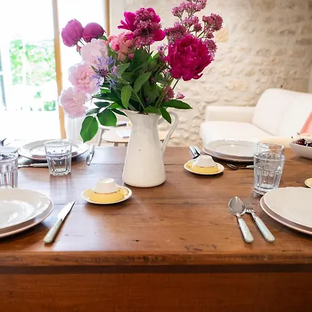 Le Domaine Sainte Raffine, Piscine, Charme Et Insolite B&B