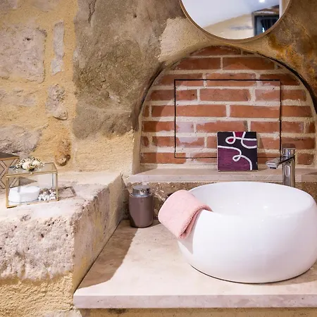 Le Domaine Sainte Raffine, Piscine, Charme Et Insolite B&B 3*