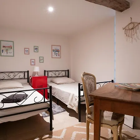 Couette-café Le Domaine Sainte Raffine, Piscine, Charme Et Insolite