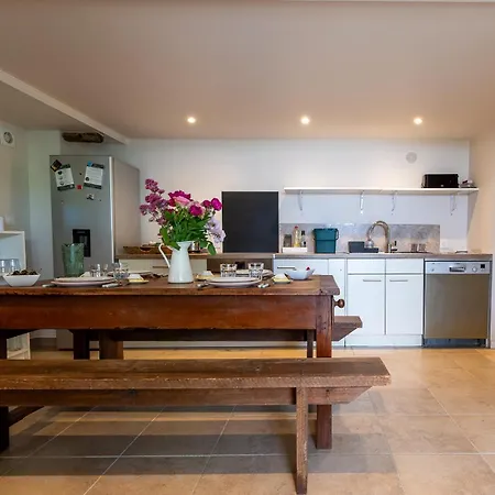 Couette-café Le Domaine Sainte Raffine, Piscine, Charme Et Insolite Belveze