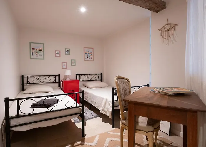 فندق مبيت وإفطار Le Domaine Sainte Raffine, Piscine, Charme Et Insolite